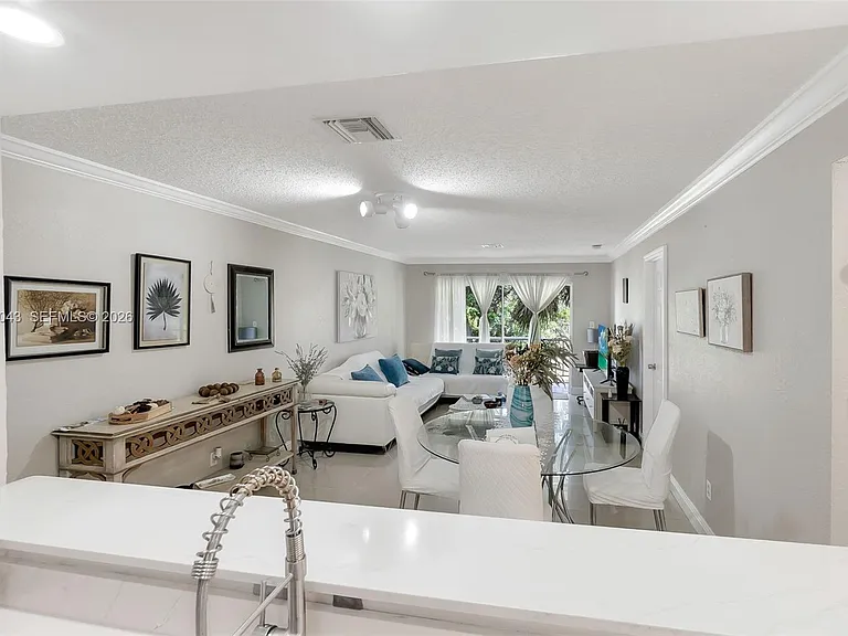 1001 NW 45th St #6 — Photo 13