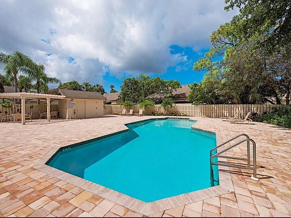 2nd image of 879 Meadowland Dr APT B