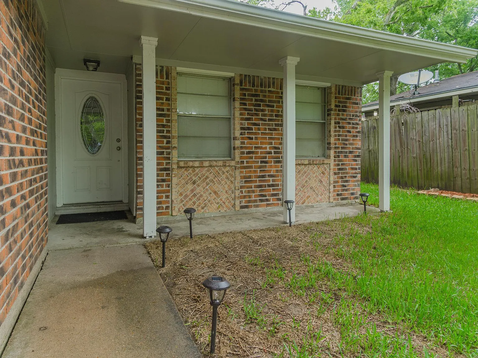 3 bed, 1.5 bath, 1113 sqft, $1,499 — Photo 2