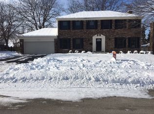 939 Knightsbridge Ln, Schaumburg, IL 60195