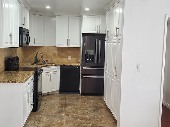 3rd image of 312 N Louise St Unit 108