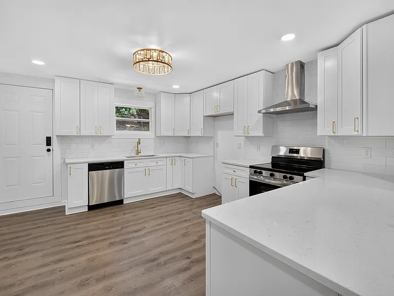 324 Walnut St — Photo 6