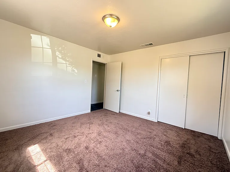 223 E Robinson Ave — Photo 19
