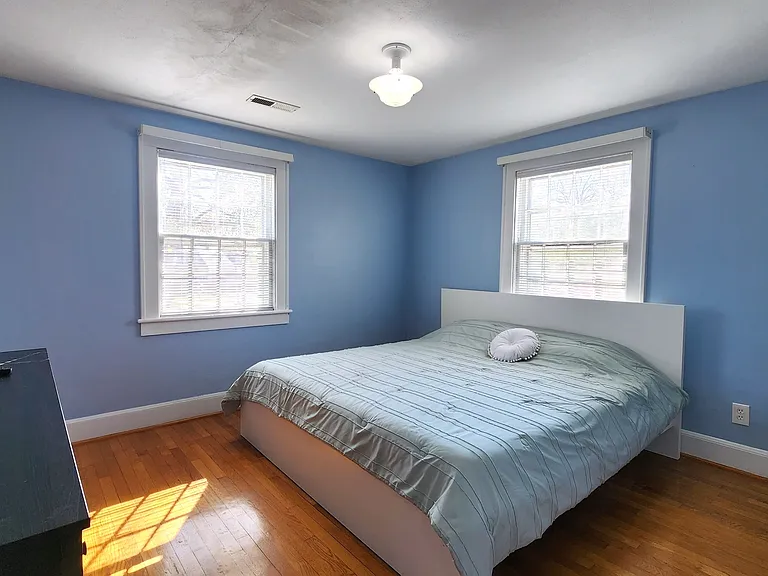 300 Russell St — Photo 19