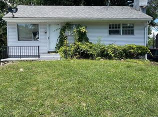 341 Caithness Rd, Saint Louis, MO 63137