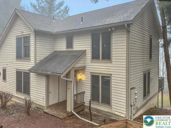 417 Hickory Dr, Tannersville, PA 18372