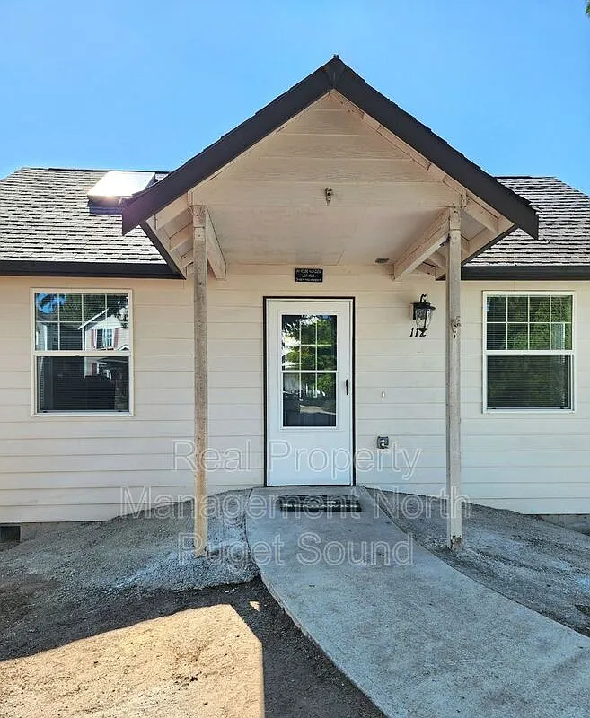 3 bed, 2.0 bath, 1144 sqft, $2,650 — Photo 2