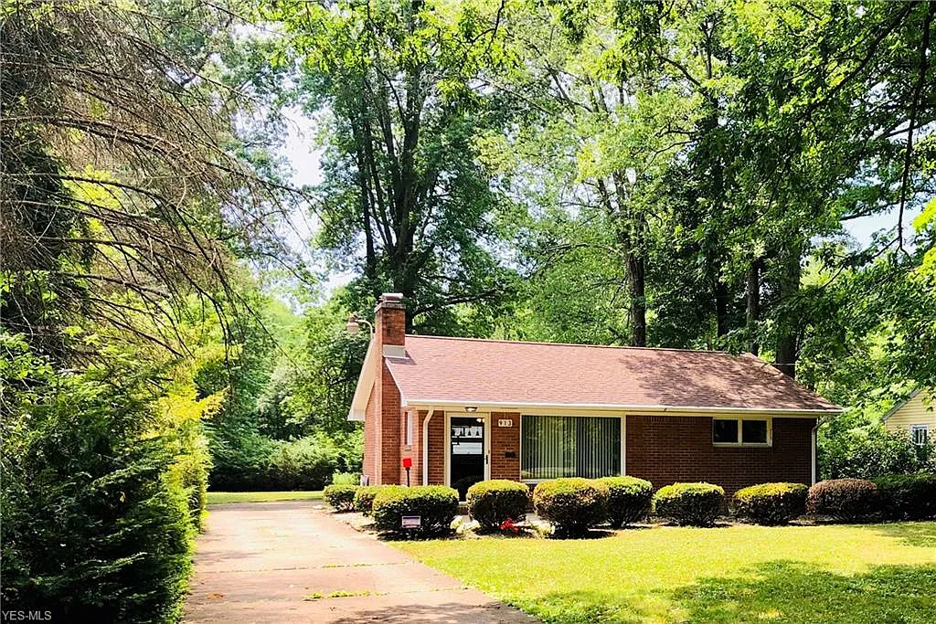 913 Indianola Rd photo 1