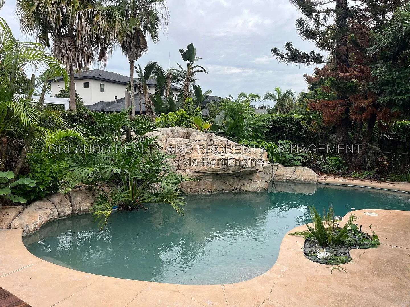 3 bed, 3.0 bath, 1928 sqft, $3,850 — Photo 2