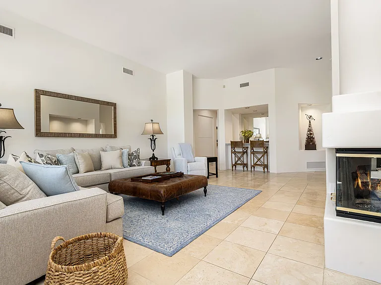 79695 Mandarina — Photo 10