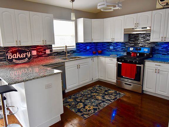 4th image of 2715 Carmel Blvd