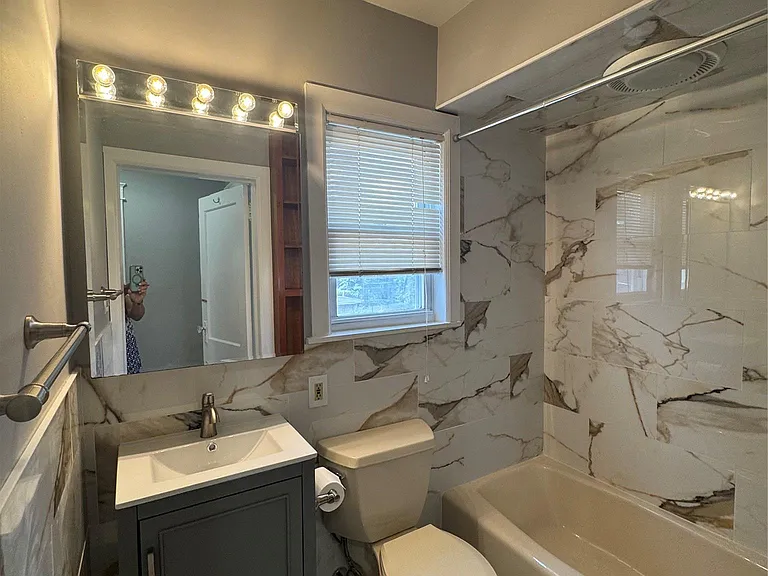 37 Ingraham Ln — Photo 8