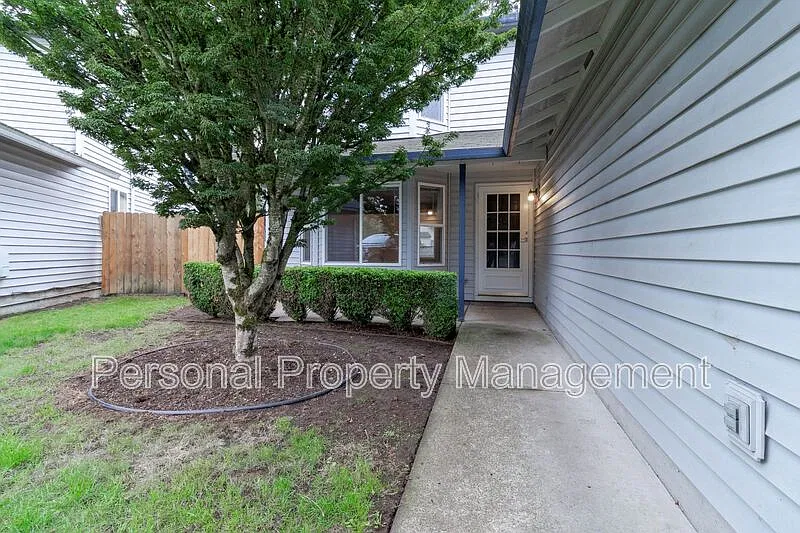 4 bed, 2.5 bath, 2160 sqft, $2,795 — Photo 2