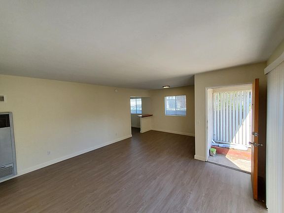 3rd image of 4767 Saratoga Ave