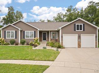 611 Red Maple Dr, Tecumseh, MI 49286
