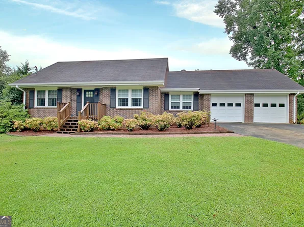 145 Marilyn Dr E, Fayetteville, GA 30214