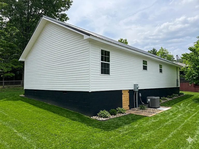 1332 Paden Dr — Photo 2