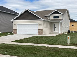 6682 28th St S, Fargo, ND