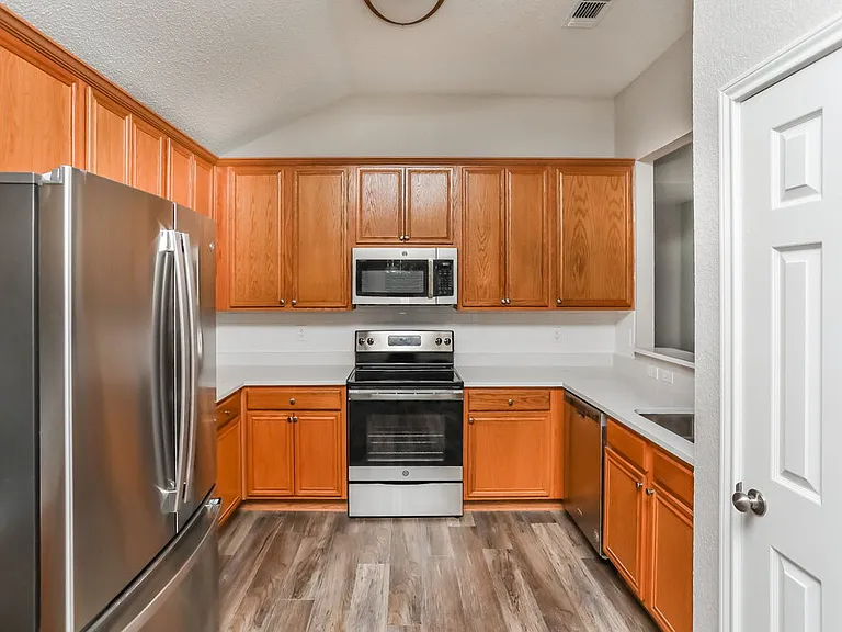1512 Fern Dr — Photo 7