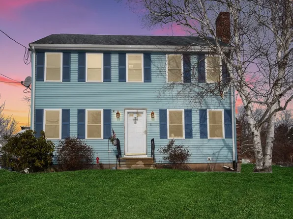 8 Harborview Rd, Hull, MA 02045