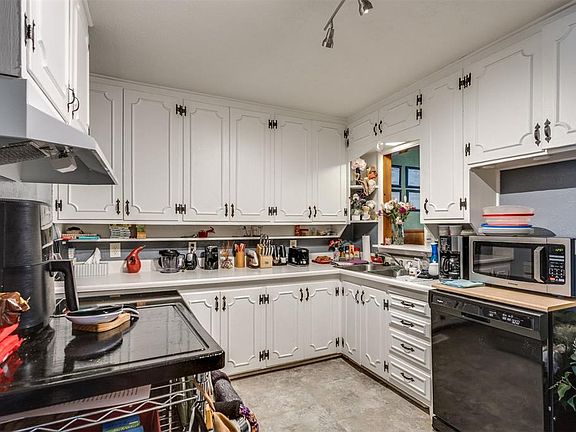3rd image of 314 E Jarman Dr
