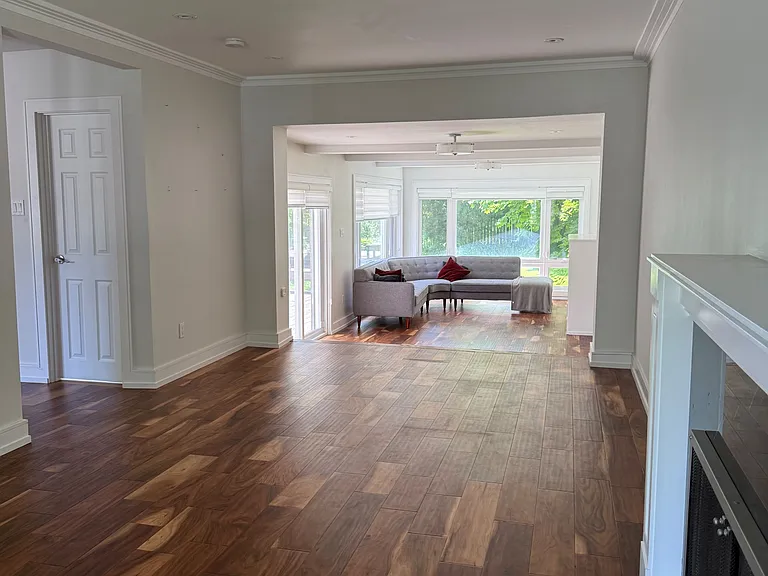 88 Lawrence Ave — Photo 5