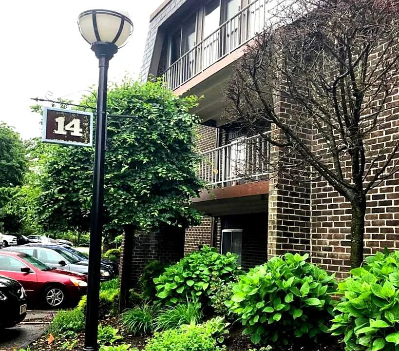 14 Stonehenge Cir #6