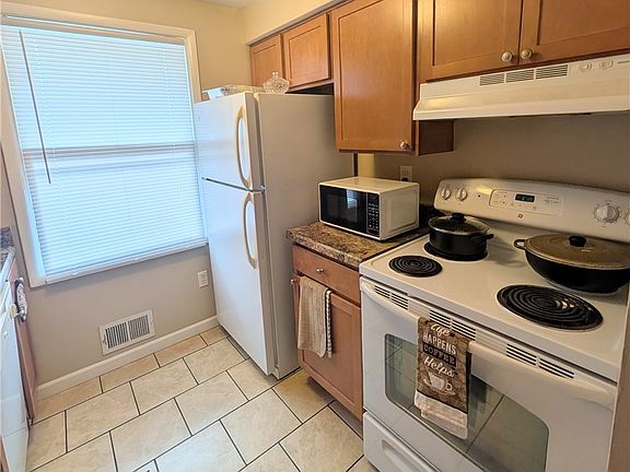 3rd image of 1290 Emerson St APT B