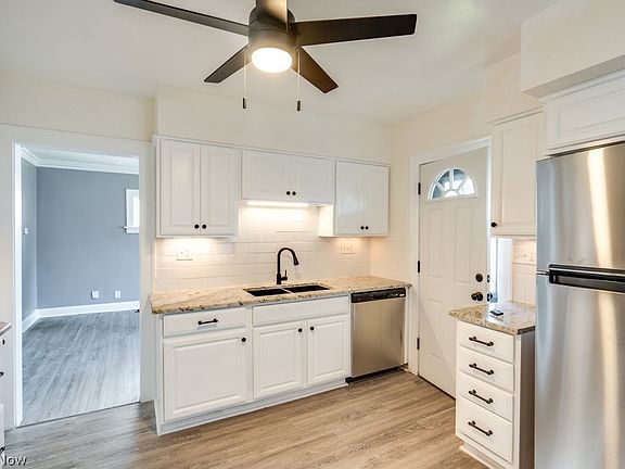 3rd image of 2806 Oak Park Ave