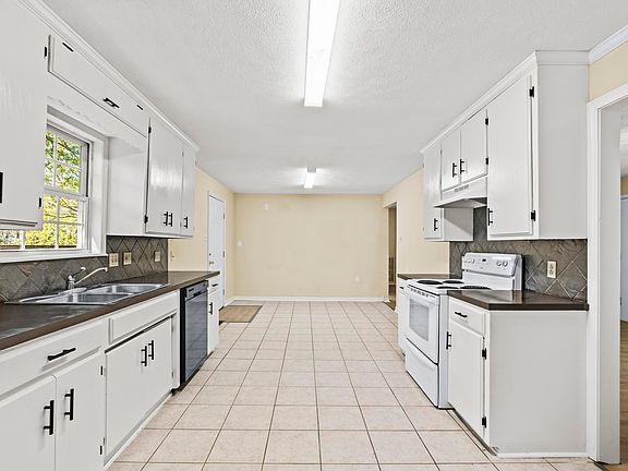 2nd image of 36 E Republican Rd