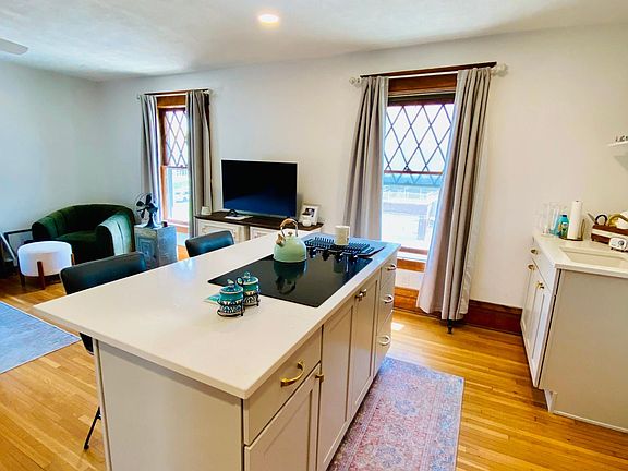 2nd image of 930 S Phillips Ave #3