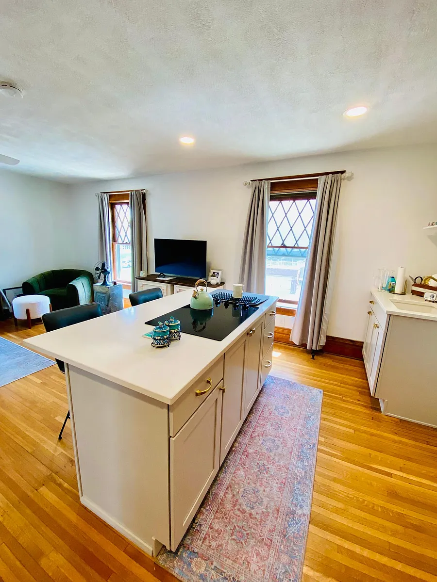 Building Photo - 930 S Phillips Ave #3