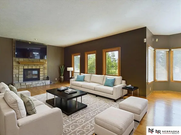 16165 Monroe St, Omaha, NE 68135