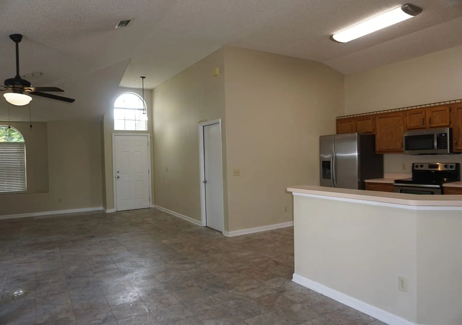 3 Bedroom 2 bathroom House on the Southside of Jacksonville. No additional fees. — Photo 2