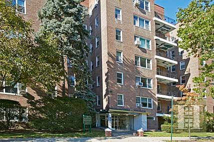 4th image of 2711 Henry Hudson Pkwy W APT 6B