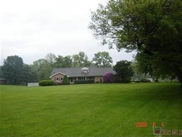 201 Oakdale Ave photo 1