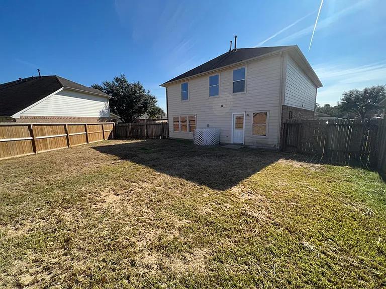 19451 Nasworthy Dr — Photo 29