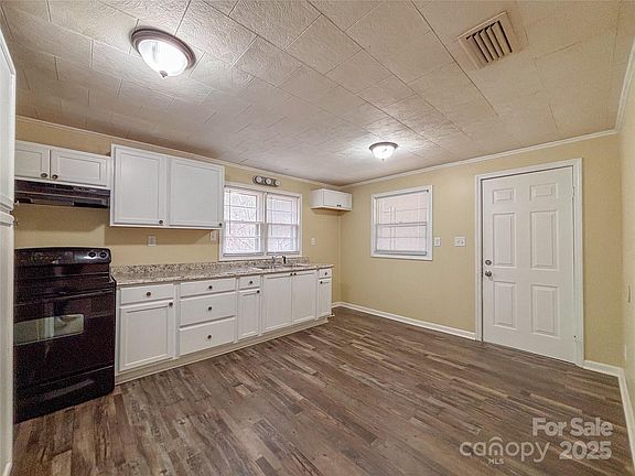 5th image of 3002 Denwood Dr