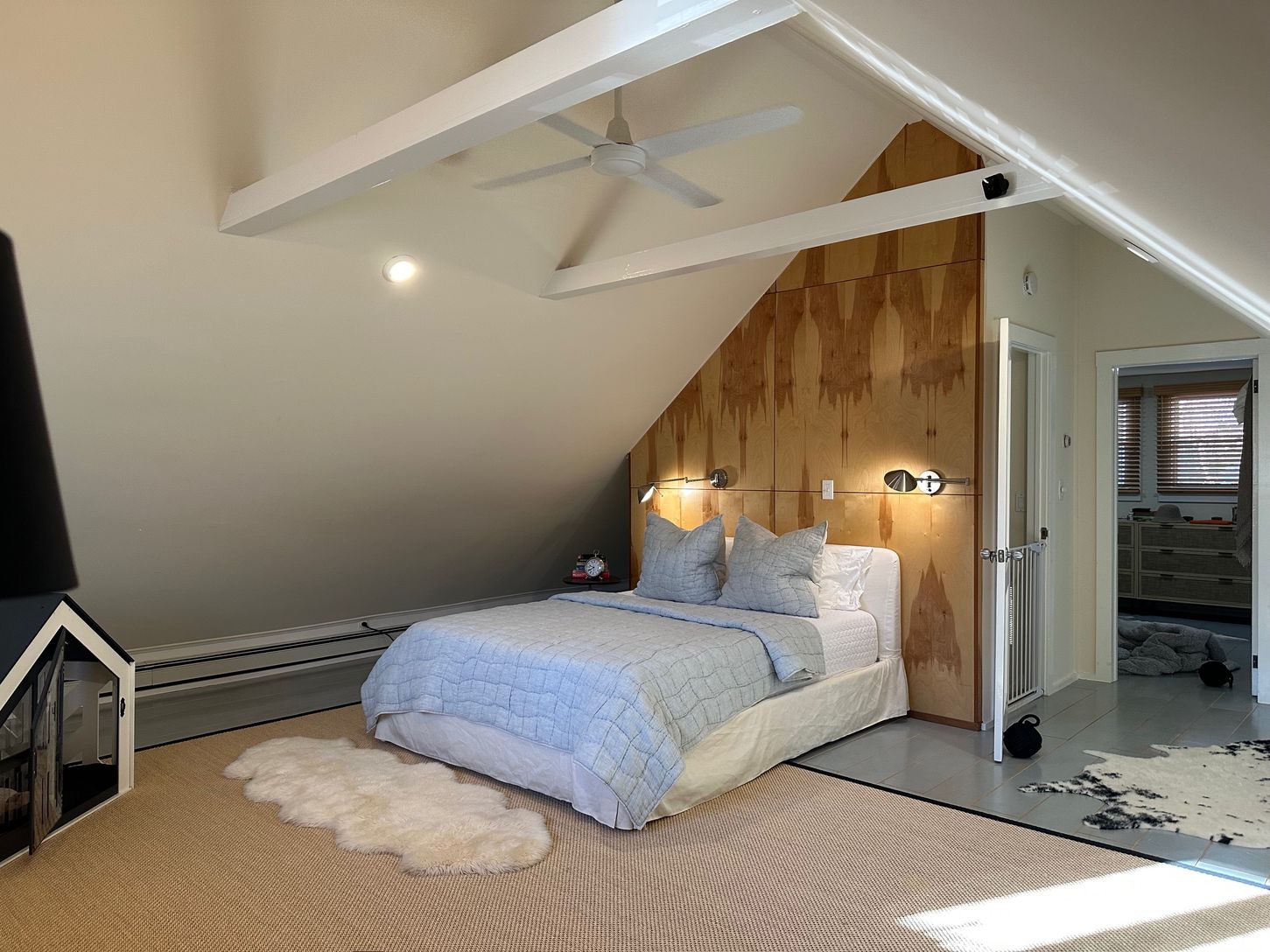  Upstairs master bedroom suite