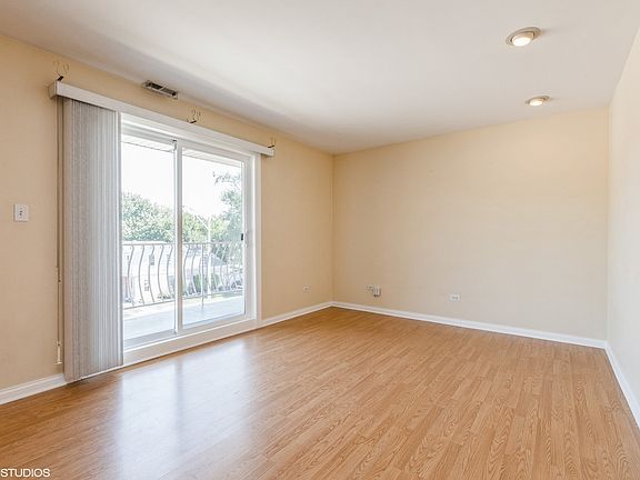 3rd image of 9700 S McVicker Ave #3S