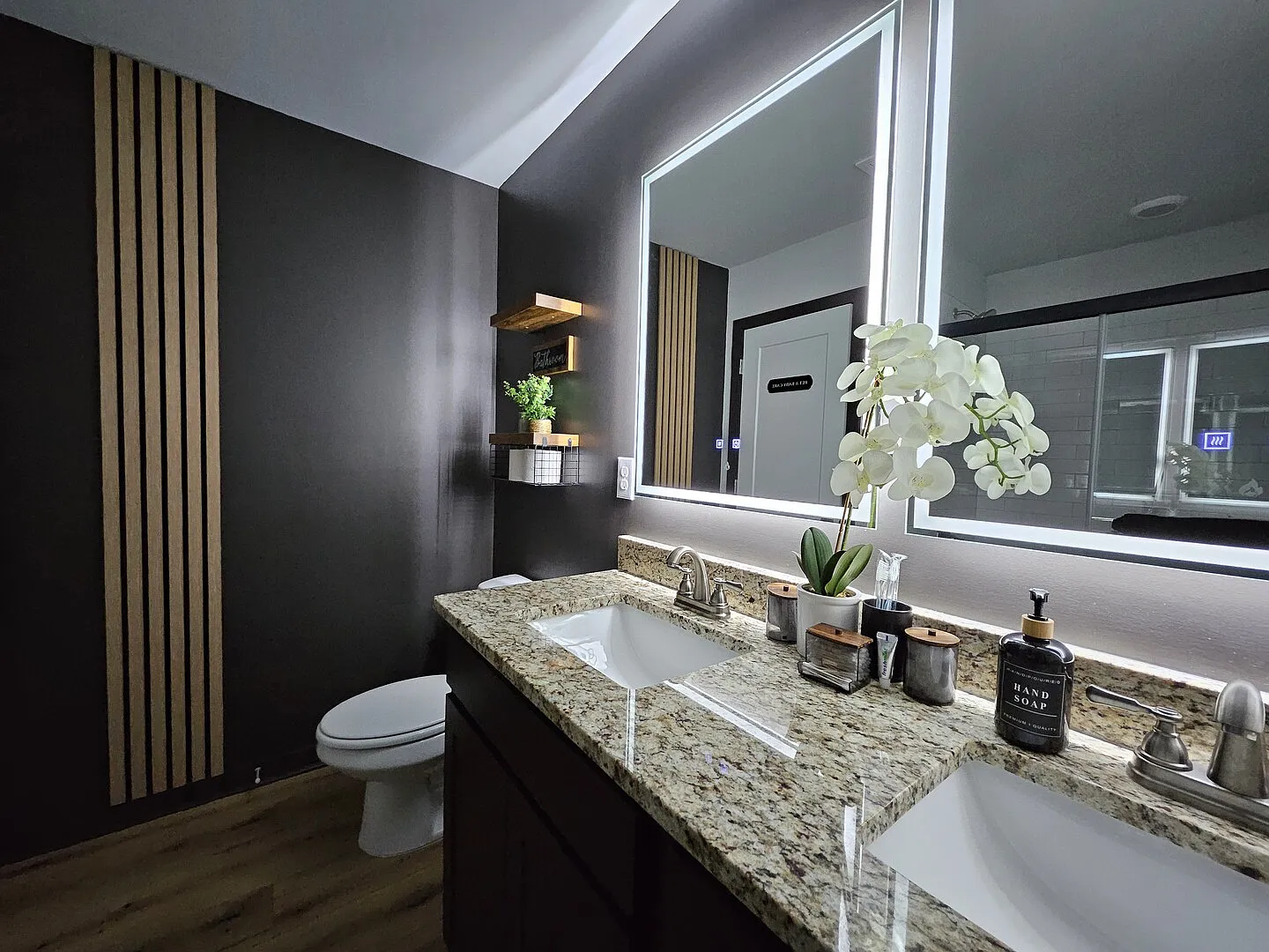 Boutique BNB - Pet Friendly | SMLuxeProperties — Photo 2