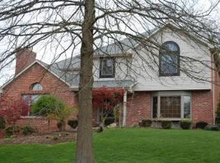 2568 Rossmoor Dr, Pittsburgh, PA