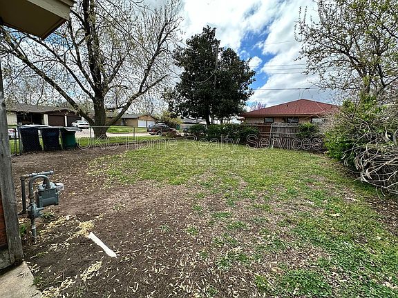 4th image of 8417 S Villa Ave