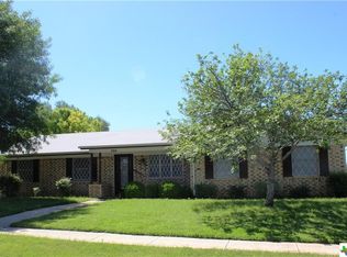 906 Valley Dr, Copperas Cove, TX 76522