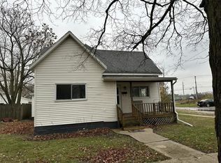 111 S Pine St, Villa Grove, IL 61956