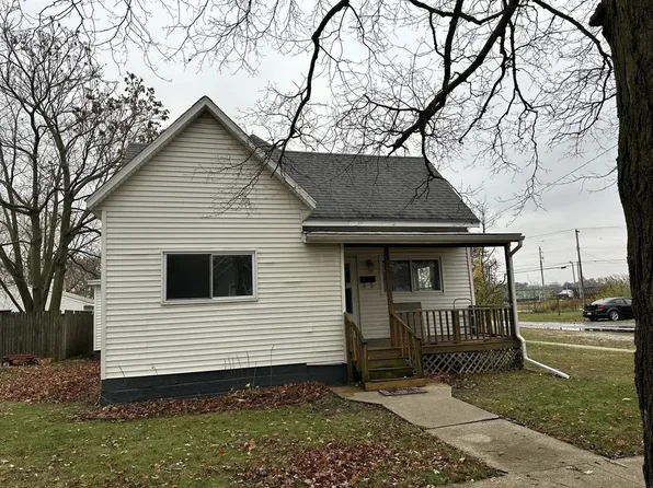 111 S Pine St, Villa Grove, IL 61956