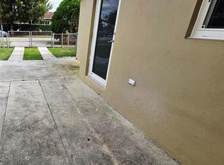 9301 SW 37th St #4, Miami, FL 33165