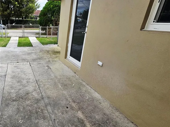 9301 SW 37th St #4, Miami, FL 33165