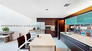 6000 Collins Ave #124 — Photo 4