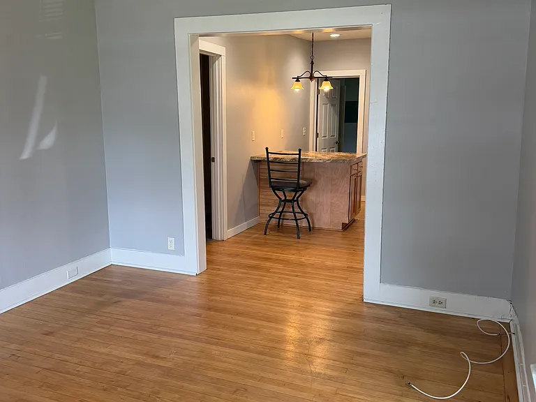 615 S Dewey St — Photo 3